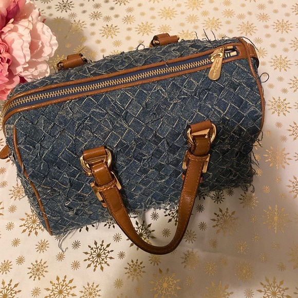 Michael Kors Greyson Satchel
DENIM 💙…Beautiful Blue
Brown Handle Accents 🤎 - Picture 3 of 14